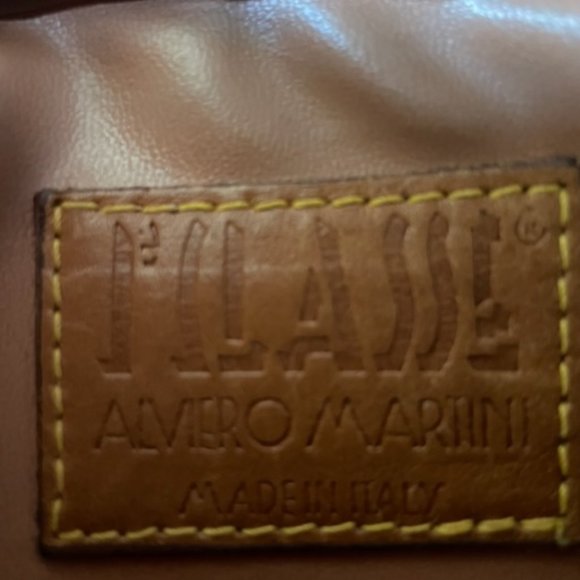 Alviero Martini Crossbody Bag htf Excellent condition Perfect For Spring - Picture 10 of 10